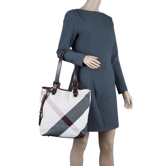 Burberry mega check Victoria Lowry tote bag. Authentic - Picture 6 of 10